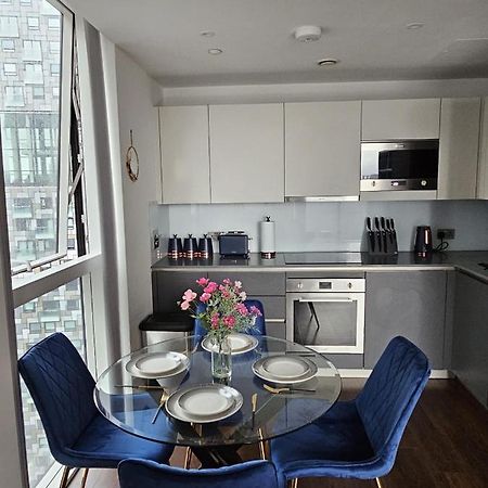 2 Bed Luxurious Apartments Canary Wharf London Exterior photo