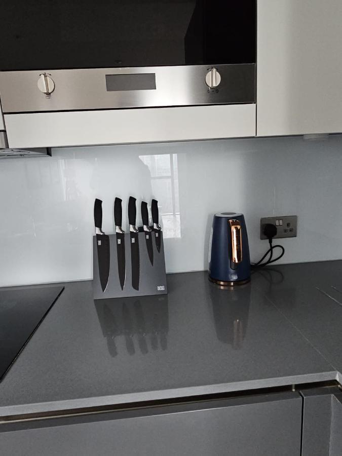 2 Bed Luxurious Apartments Canary Wharf London Exterior photo