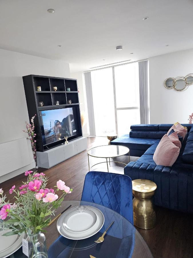 2 Bed Luxurious Apartments Canary Wharf London Exterior photo