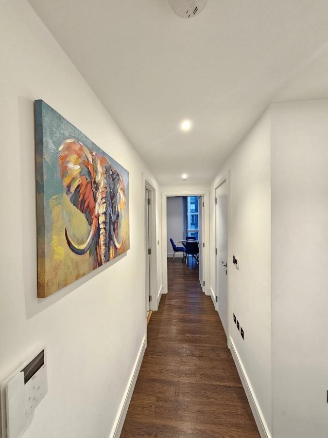 2 Bed Luxurious Apartments Canary Wharf London Exterior photo