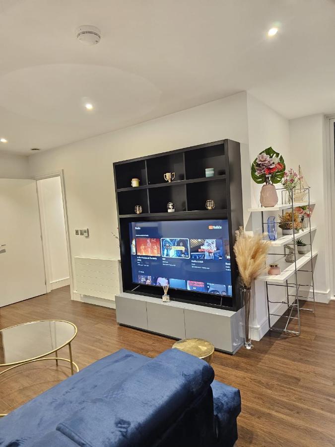 2 Bed Luxurious Apartments Canary Wharf London Exterior photo