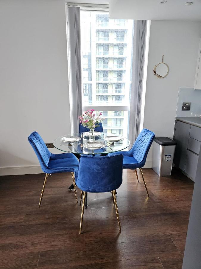 2 Bed Luxurious Apartments Canary Wharf London Exterior photo
