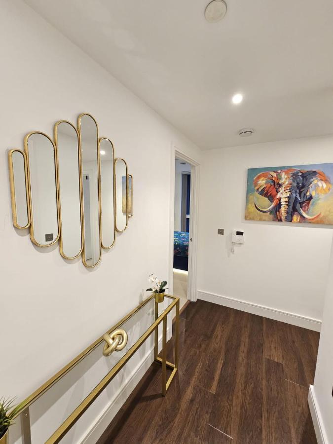 2 Bed Luxurious Apartments Canary Wharf London Exterior photo